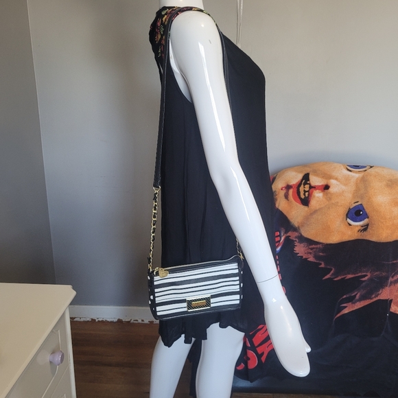 Betsey Johnson Wallet Bag, VGUC - Picture 8 of 8